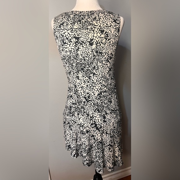 LOGO by Lori Goldstein Tank Top w/ Asymmetrical Hem! - Picture 7 of 8